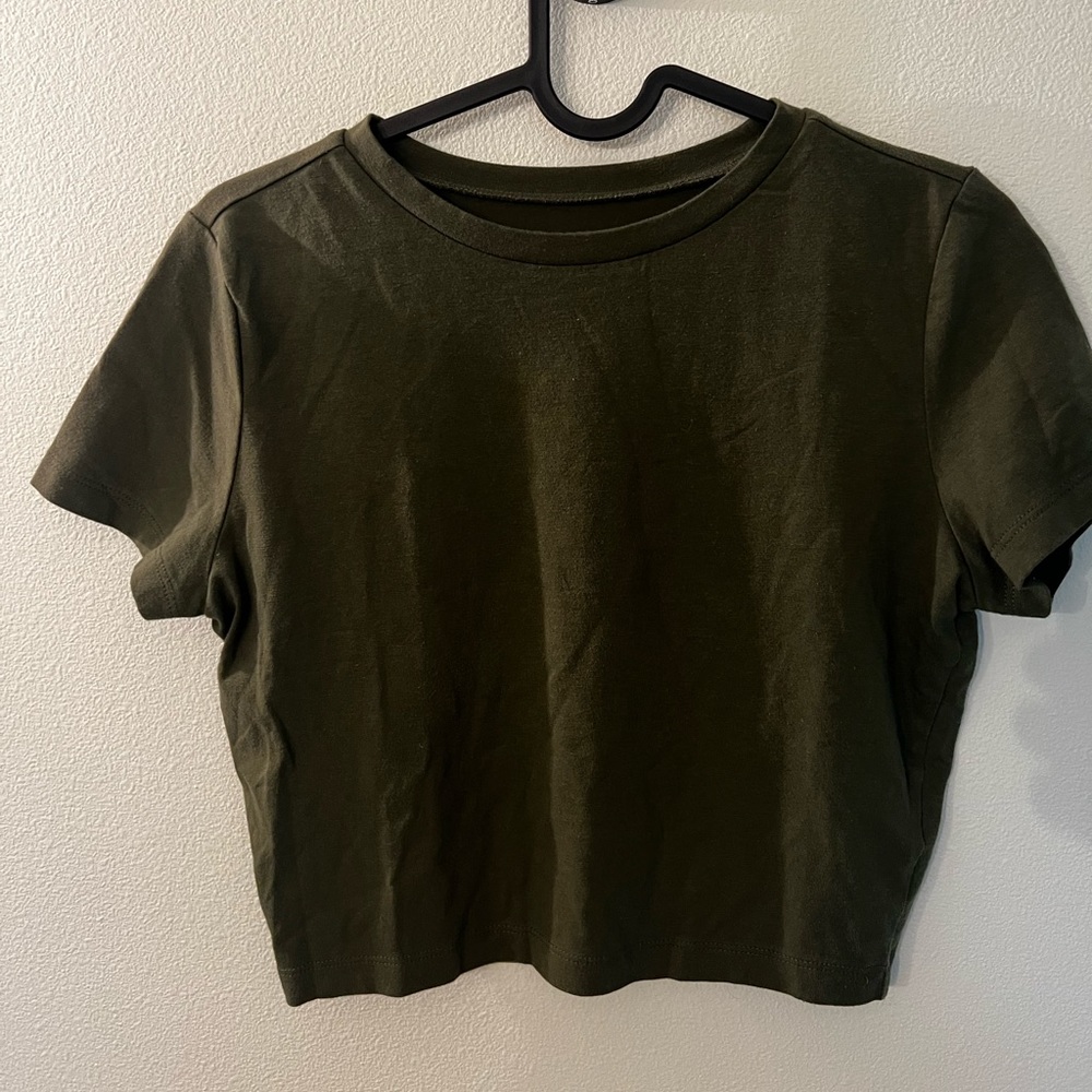 Olive green and baby blue crop top t shirts